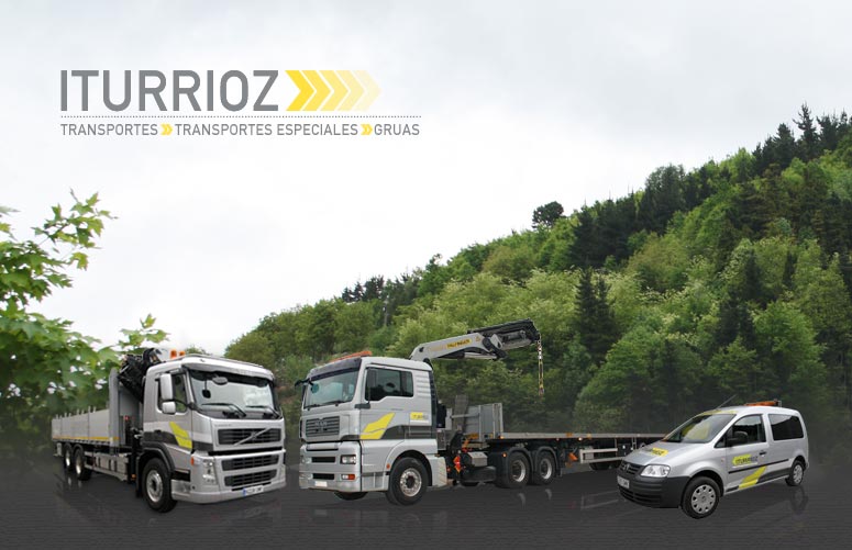 Dos gruas y una furgoneta de Transportes Iturrioz